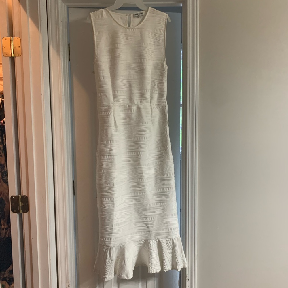 White sleeveless mermaid dress